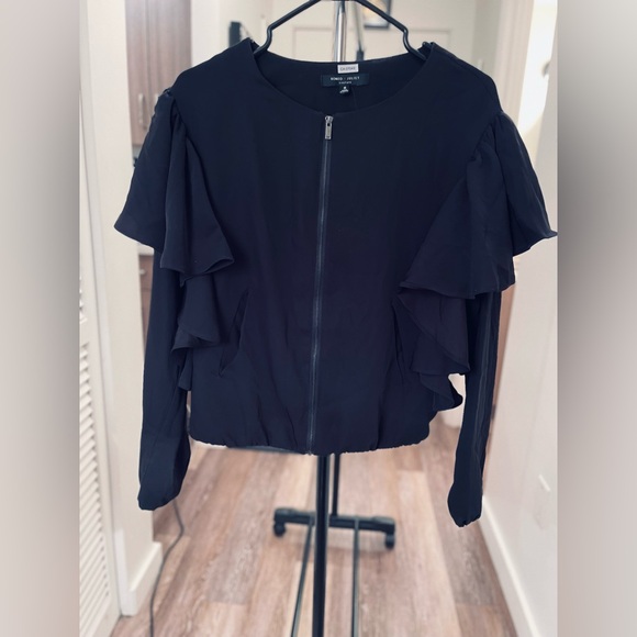 Light zip up top , size s - Picture 3 of 4